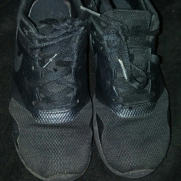 Nike shoes - Picture 2 of 3